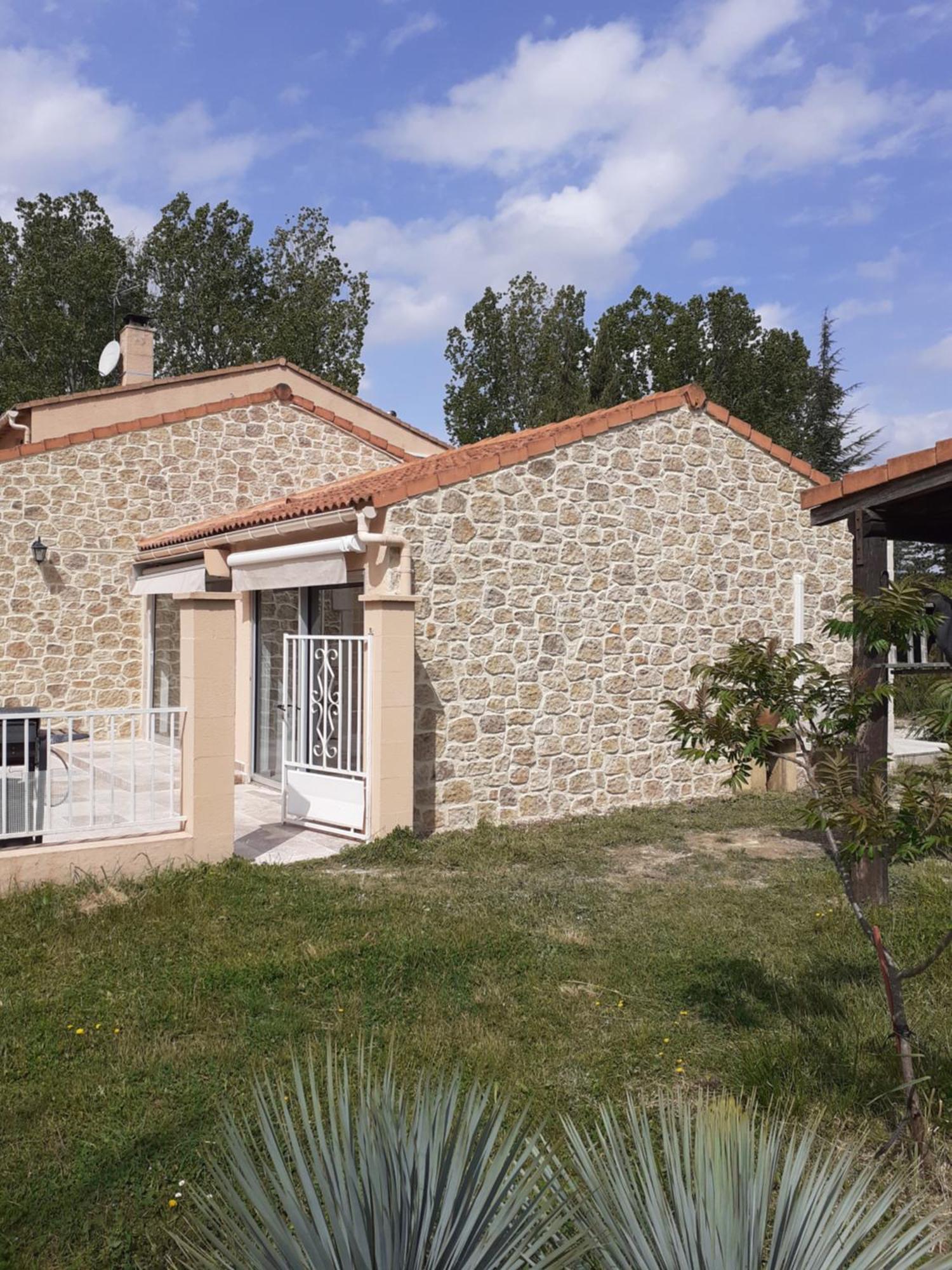 B&B Et Gite D'Ayran Saint-Quentin-la-Poterie Exterior photo